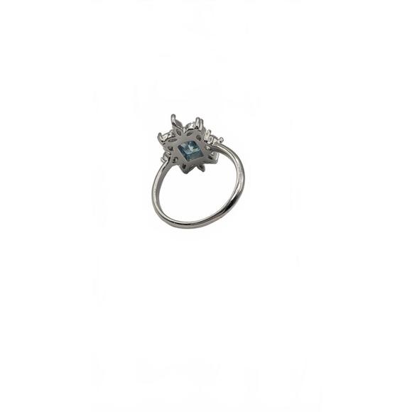 Stunning Blue Topaz and Diamond Ring - Picture 6 of 7